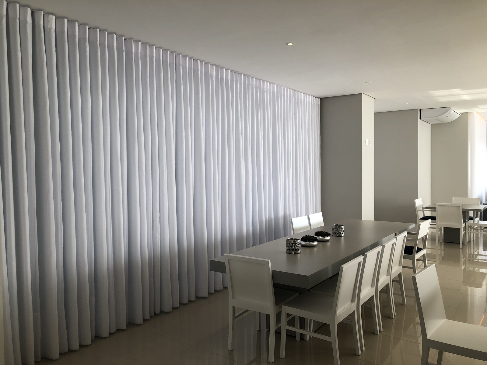 Cortina de onda ampla em sala de jantar em Cuiabá